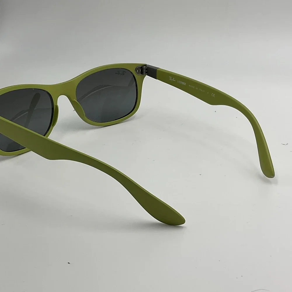 Ray-Ban Sunglasses Wayfarer Liteforce Matte Aced Green Silver Gray Lenses RB4207